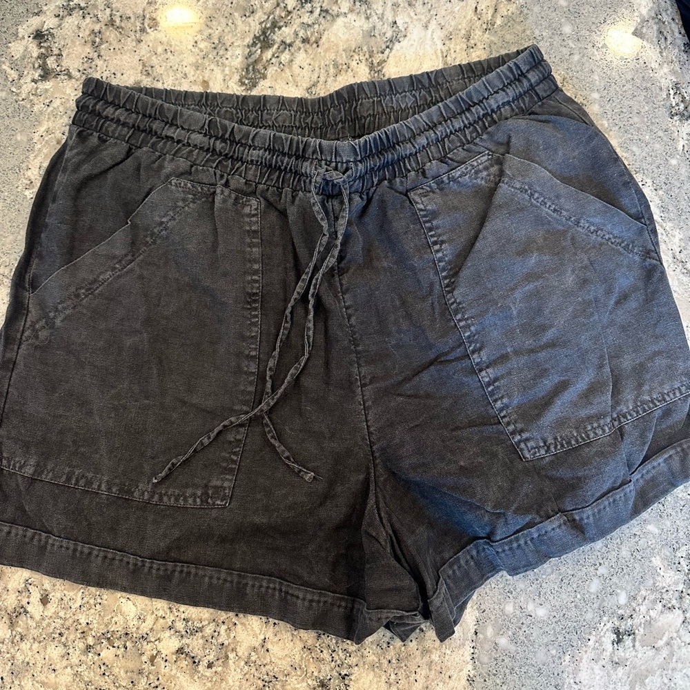 Universal Thread Gray linen short